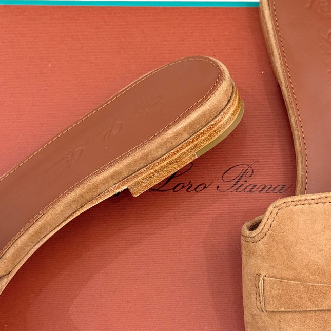FLAT SANDALS IN BROWN SUEDUE AND LAMBSKIN