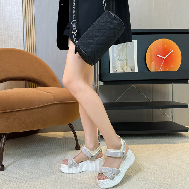 NAMA WEDGE SANDAL 8 CM IN PASTEL GREY SUEDE AND WHITE RUBBER