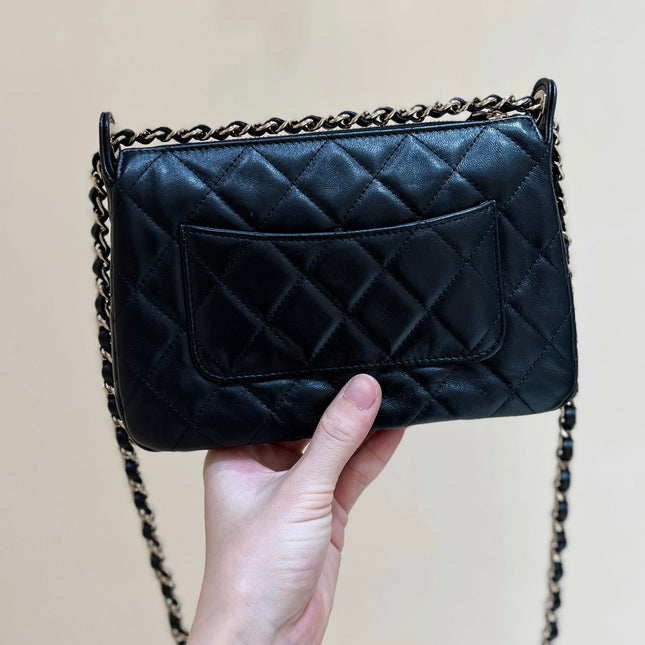 QUILTED SHOULDER BAG 21 IN BLACK LAMBSKIN WITH GOLD METALLIC