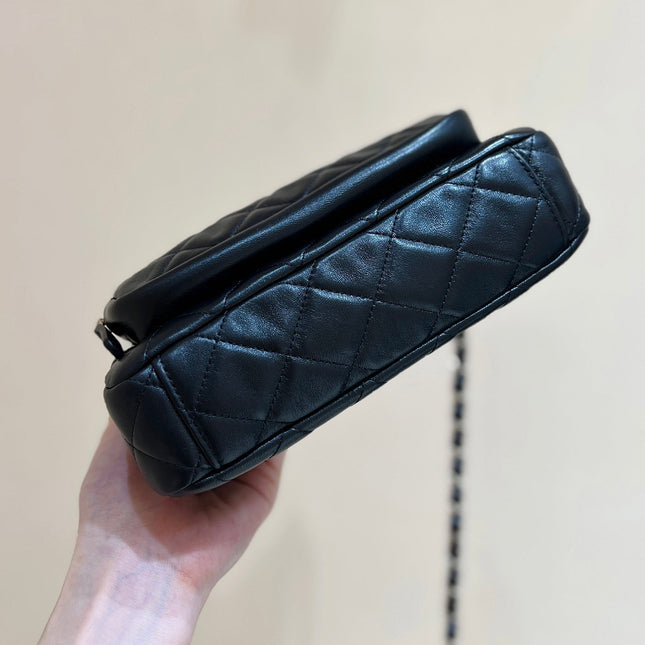 QUILTED SHOULDER BAG 21 IN BLACK LAMBSKIN WITH GOLD METALLIC