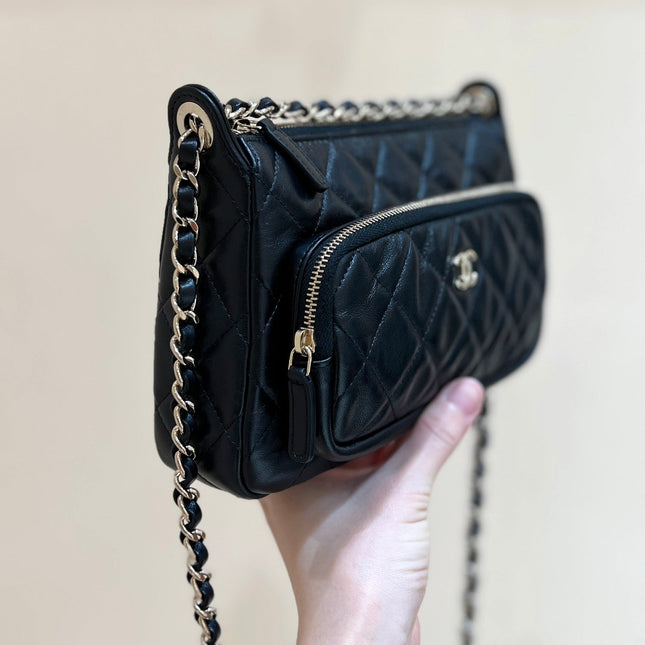 QUILTED SHOULDER BAG 21 IN BLACK LAMBSKIN WITH GOLD METALLIC