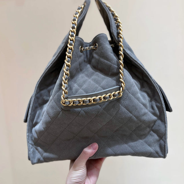 CC 25 HANDBAG 40 IN GREY SUEDE GOLD HARDWARE