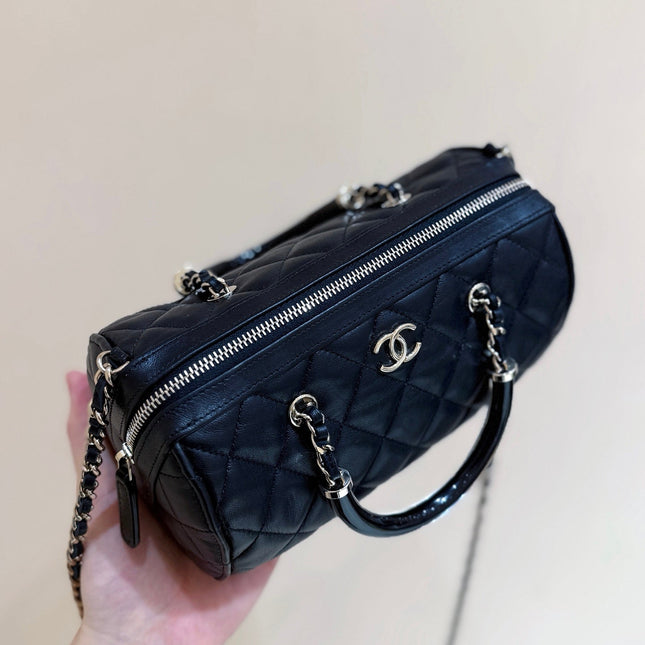 BOSTON MATELASSE CAVIAR SHOULDER HANDBAG 18 IN BLACK LAMBSKIN