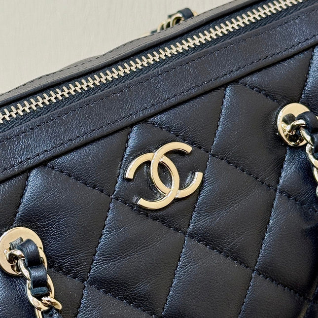 BOSTON MATELASSE CAVIAR SHOULDER HANDBAG 18 IN BLACK LAMBSKIN