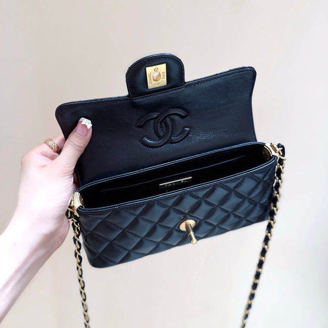 QUILTED FLAP BAG WITH HANDLE 20 IN BLACK LAMBSKIN GOLD PLATED METAL