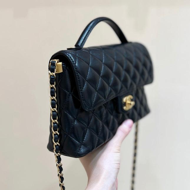 QUILTED FLAP BAG WITH HANDLE 26 IN BLACK LAMBSKIN GOLD PLATED METAL