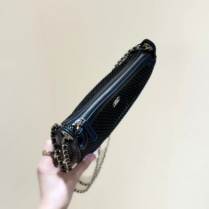 MESH POUCH 20 IN BLACK EFFECT LAMBSKIN WITH GOLD HARDWARE