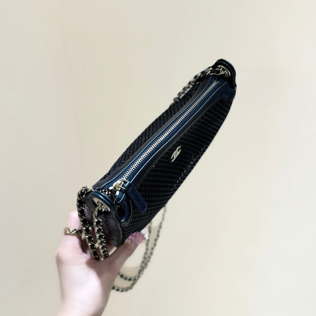 MESH POUCH 20 IN BLACK EFFECT LAMBSKIN WITH GOLD HARDWARE