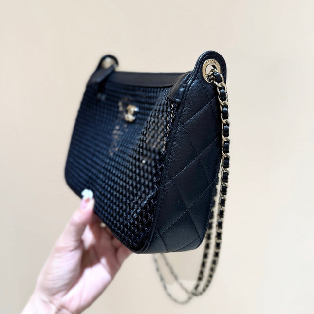 MESH POUCH 20 IN BLACK EFFECT LAMBSKIN WITH GOLD HARDWARE