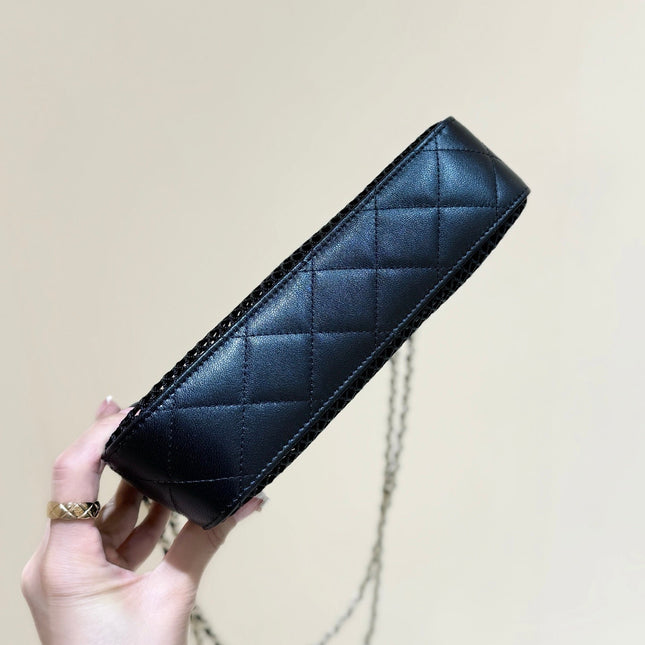 MESH POUCH 20 IN BLACK EFFECT LAMBSKIN WITH GOLD HARDWARE