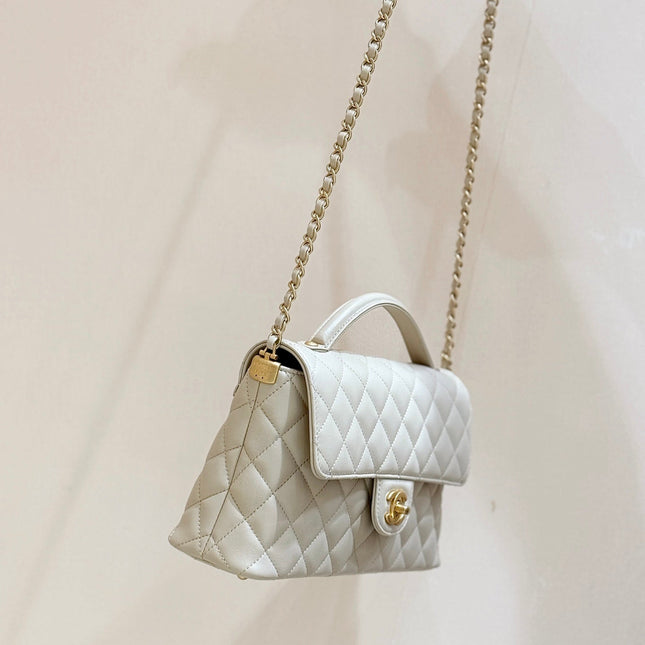 QUILTED FLAP BAG WITH HANDLE 26 IN BEIGE LAMBSKIN GOLD PLATED METAL