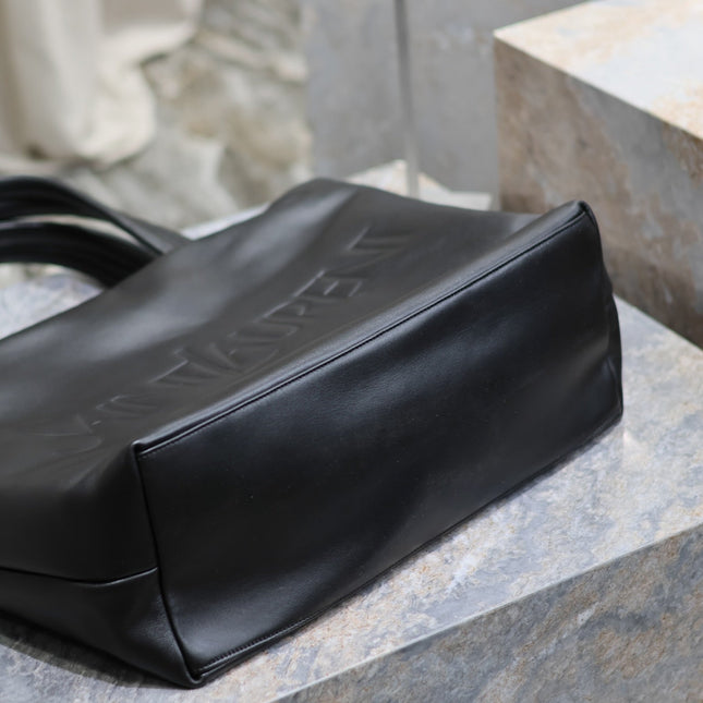 TOTE BAG 50 IN BLACK CALFSKIN WITH EMBOSSED LOGO
