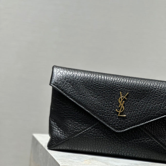 ENVELOPE CLUTCH 29 IN BLACK LAMBSKIN COPPER LOGO