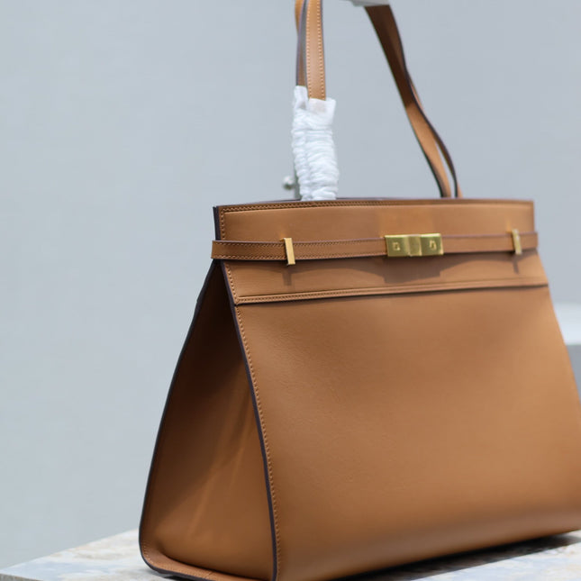 MANHATTAN SHOPPING BAG 40 IN TAWNY BROWN SMOOTH LAMBSKIN GOLD BUCKLE