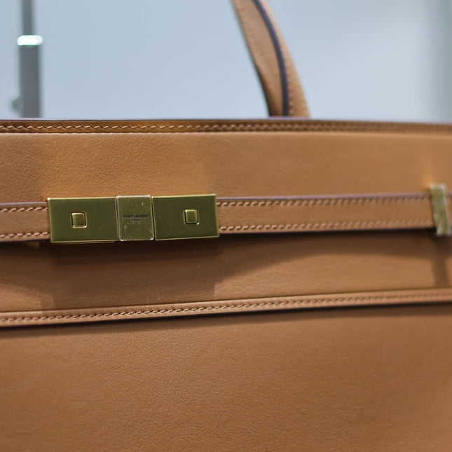 MANHATTAN SHOPPING BAG 40 IN TAWNY BROWN SMOOTH LAMBSKIN GOLD BUCKLE
