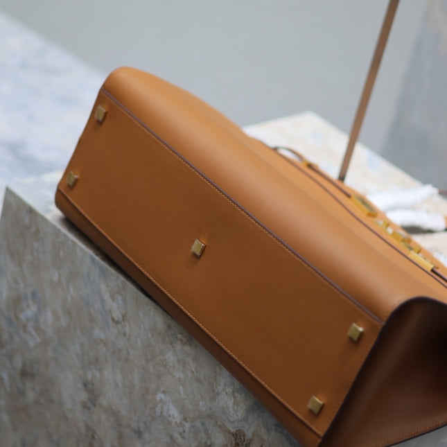MANHATTAN SHOPPING BAG 40 IN TAWNY BROWN SMOOTH LAMBSKIN GOLD BUCKLE