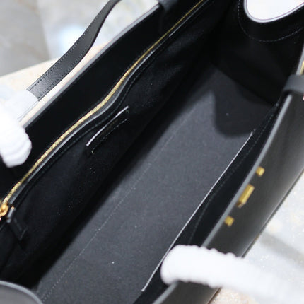 MANHATTAN SHOPPING BAG 40 IN BLACK SMOOTH LAMBSKIN GOLD BUCKLE