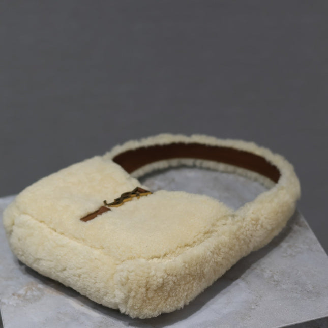 LE 5 À 7 MINI BAG 19 IN CREAM SHEARLING AND BROWN CALFSKIN TRIM