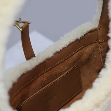 LE 5 À 7 MINI BAG 19 IN CREAM SHEARLING AND BROWN CALFSKIN TRIM