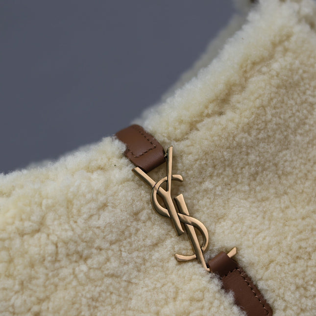 LE 5 À 7 MINI BAG 19 IN CREAM SHEARLING AND BROWN CALFSKIN TRIM