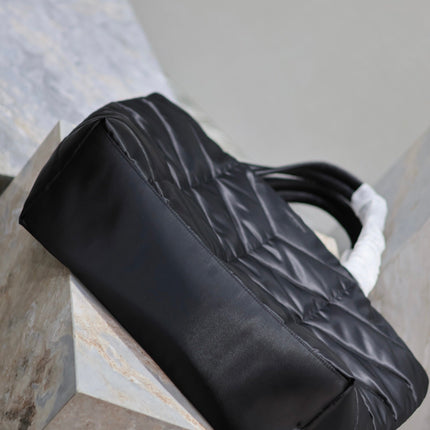 PUFFER LARGE TOTE BAG 57 IN BLACK SILK