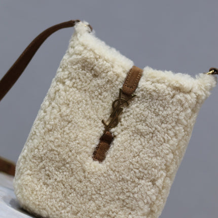 LE 5 À 7 HOBO BAG 18 IN CREAM SHEARLING AND BROWN SUEDE TRIM