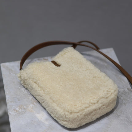 LE 5 À 7 HOBO BAG 18 IN CREAM SHEARLING AND BROWN SUEDE TRIM