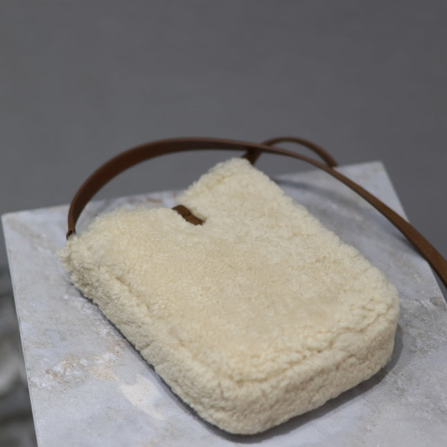 LE 5 À 7 HOBO BAG 18 IN CREAM SHEARLING AND BROWN SUEDE TRIM