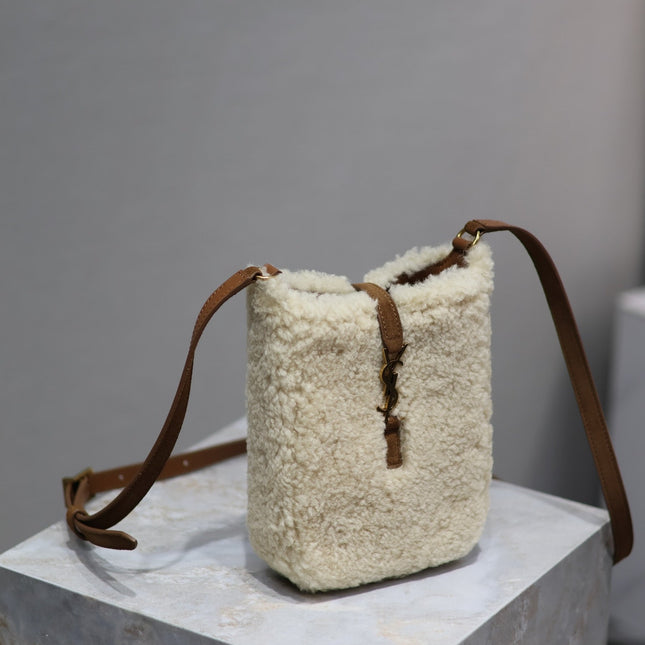 LE 5 À 7 HOBO BAG 18 IN CREAM SHEARLING AND BROWN SUEDE TRIM