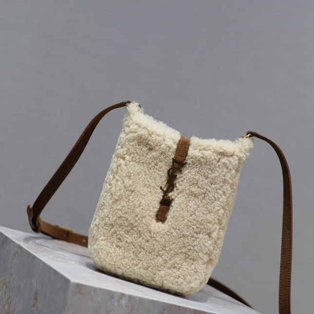 LE 5 À 7 HOBO BAG 18 IN CREAM SHEARLING AND BROWN SUEDE TRIM