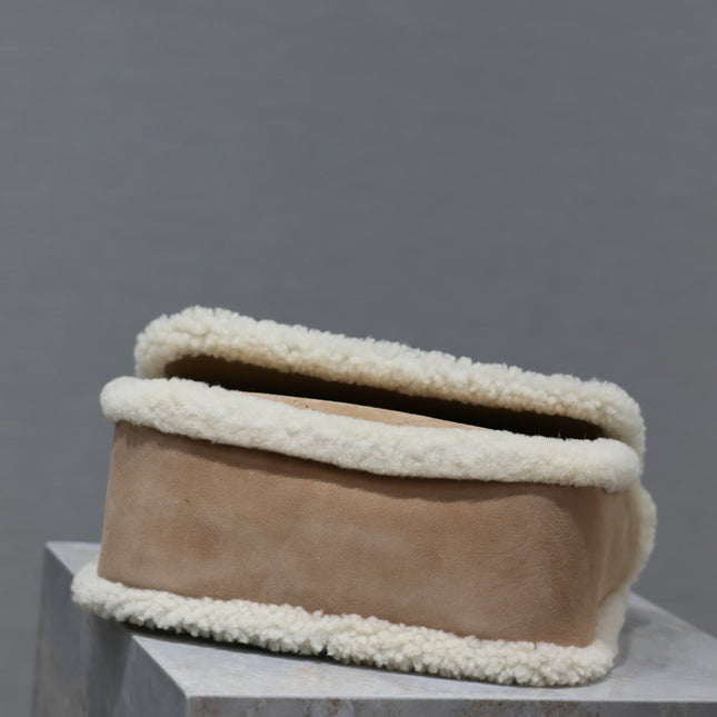 NIKI SMALL 22 IN CAMEL SUEDE AND WHITE SHEARLING