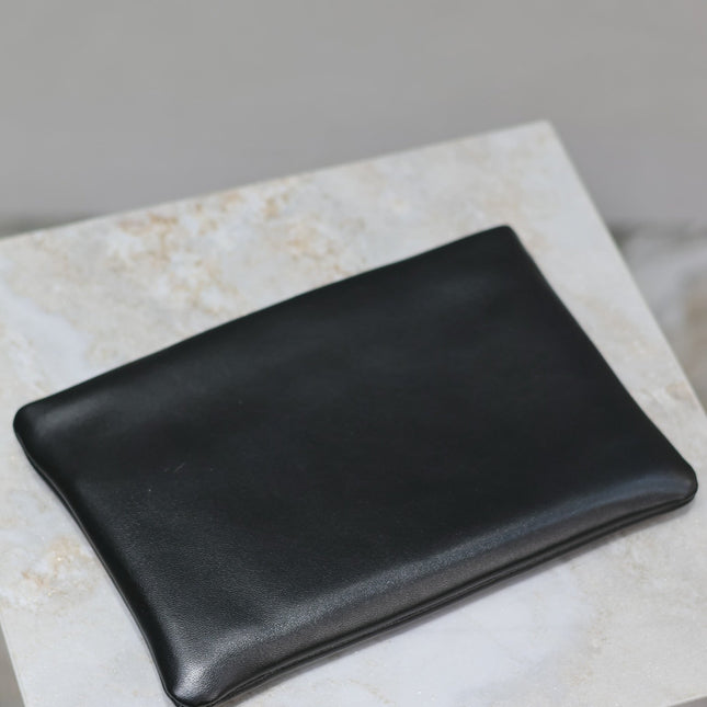 CALYPSO SMALL POUCH 23 IN BLACK SMOOTH LAMBSKIN