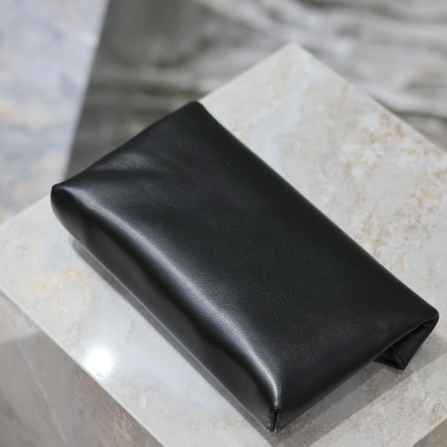 ENVELOPE CLUTCH 21 IN BLACK CALFSKIN