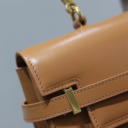 MANHATTAN HANDBAG 32 IN CINNAMON BROWN CALFSKIN GOLD HARDWARE