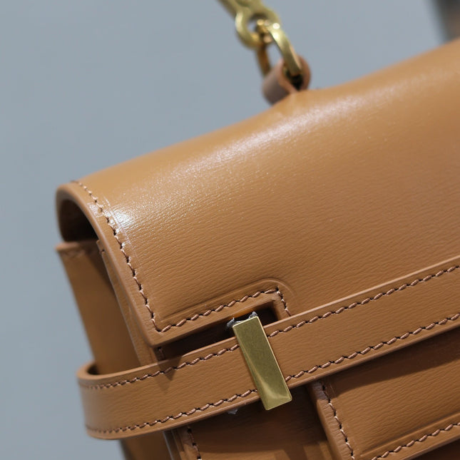 MANHATTAN HANDBAG 32 IN CINNAMON BROWN CALFSKIN GOLD HARDWARE
