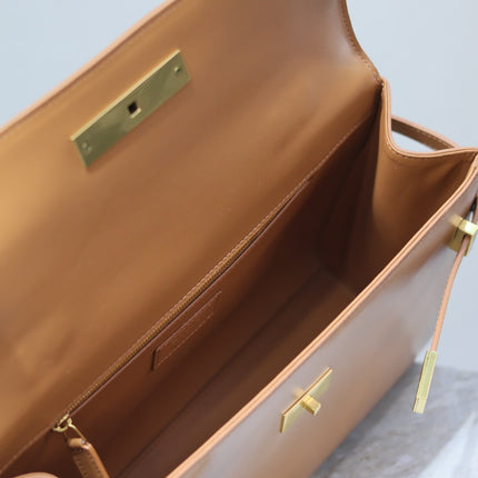 MANHATTAN HANDBAG 32 IN CINNAMON BROWN CALFSKIN GOLD HARDWARE