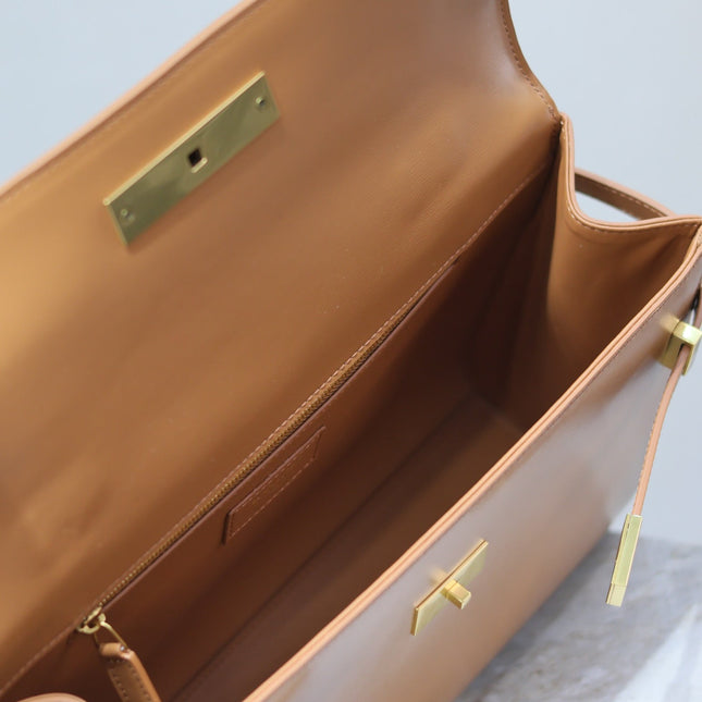 MANHATTAN HANDBAG 32 IN CINNAMON BROWN CALFSKIN GOLD HARDWARE