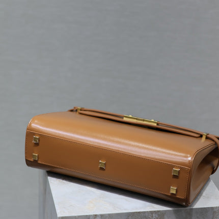 MANHATTAN HANDBAG 32 IN CINNAMON BROWN CALFSKIN GOLD HARDWARE
