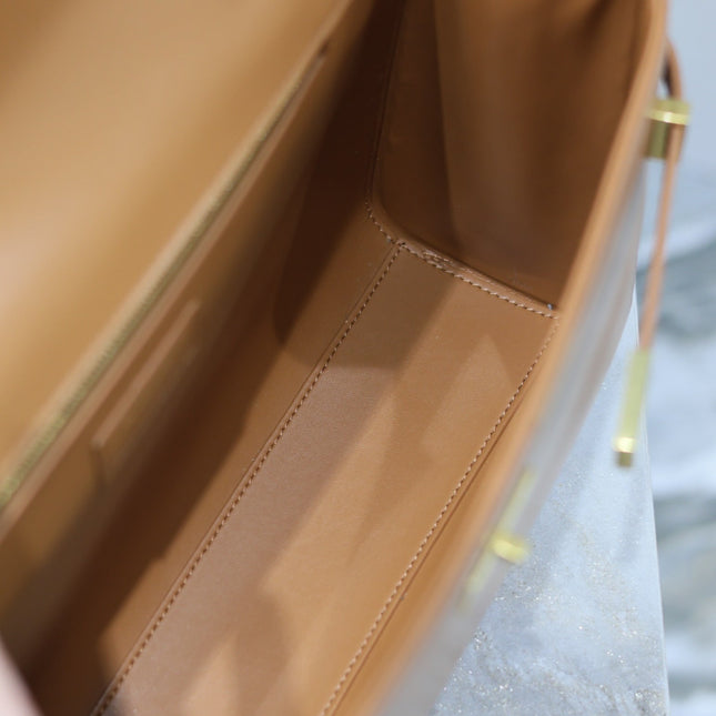 MANHATTAN HANDBAG 32 IN CINNAMON BROWN CALFSKIN GOLD HARDWARE
