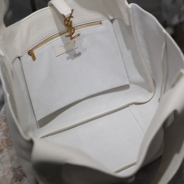 LE 5 À 7 BEA TOTE BAG 50 IN WHITE LAMBSKIN GOLD LOGO