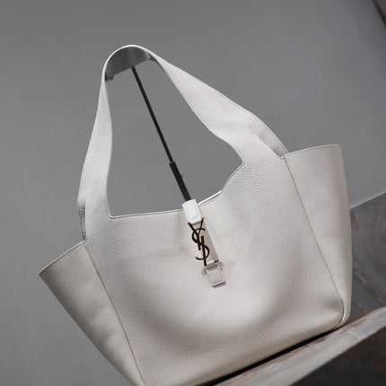LE 5 À 7 BEA TOTE BAG 50 IN WHITE LAMBSKIN GOLD LOGO
