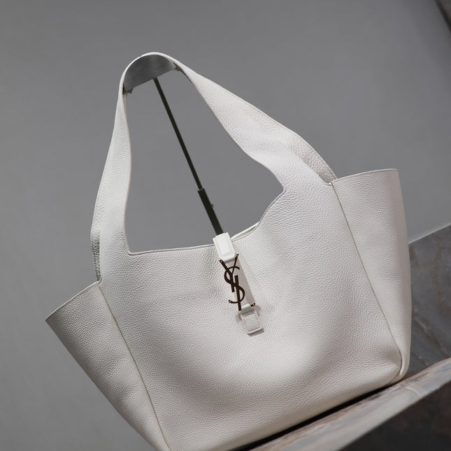 LE 5 À 7 BEA TOTE BAG 50 IN WHITE LAMBSKIN GOLD LOGO