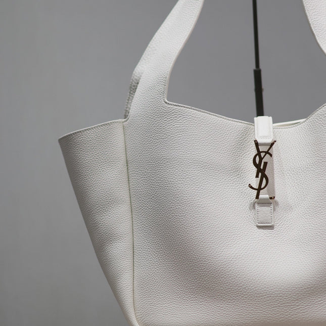 LE 5 À 7 BEA TOTE BAG 50 IN WHITE LAMBSKIN GOLD LOGO
