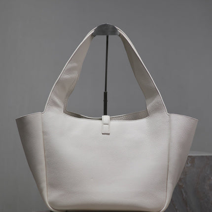 LE 5 À 7 BEA TOTE BAG 50 IN WHITE LAMBSKIN GOLD LOGO