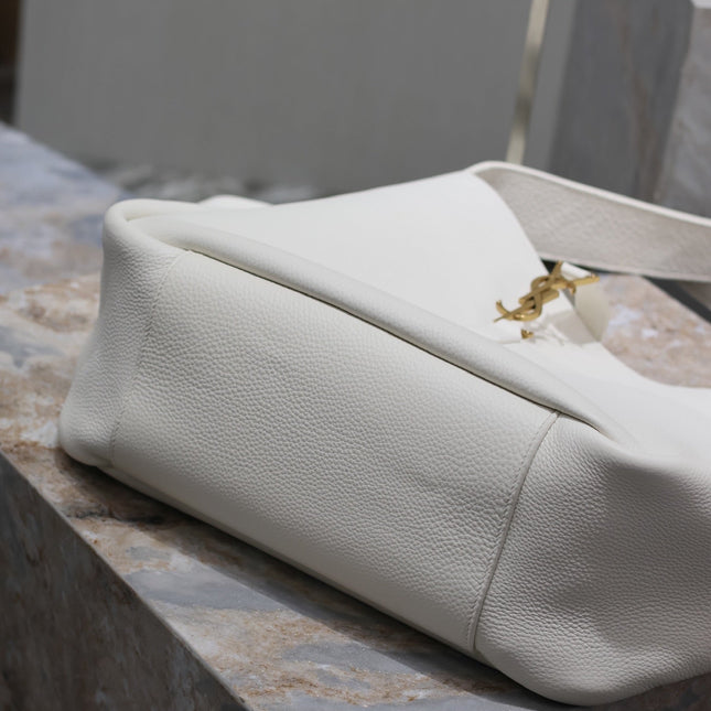 LE 5 À 7 BEA TOTE BAG 50 IN WHITE LAMBSKIN GOLD LOGO