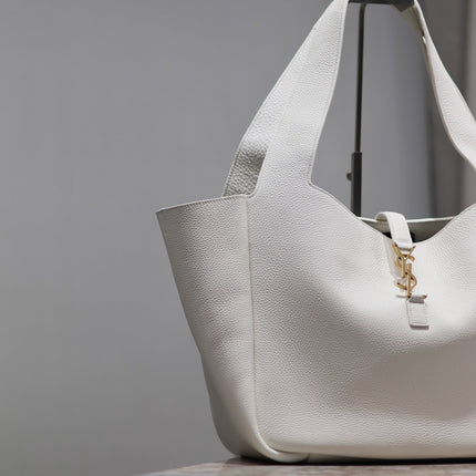LE 5 À 7 BEA TOTE BAG 50 IN WHITE LAMBSKIN GOLD LOGO