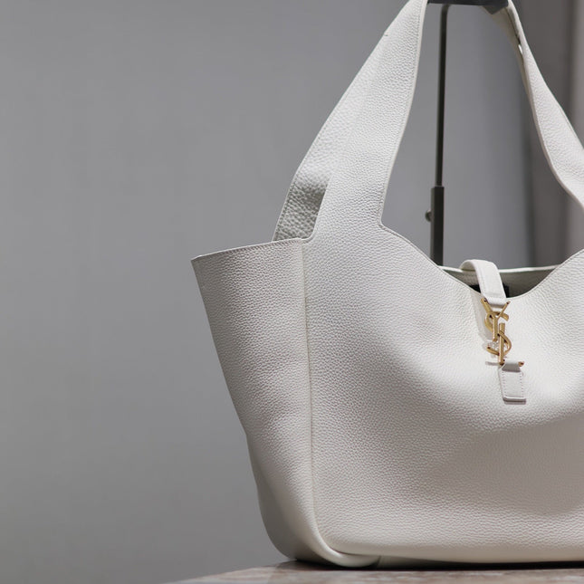 LE 5 À 7 BEA TOTE BAG 50 IN WHITE LAMBSKIN GOLD LOGO
