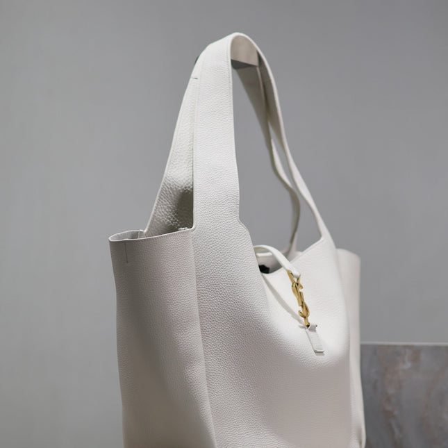 LE 5 À 7 BEA TOTE BAG 50 IN WHITE LAMBSKIN GOLD LOGO