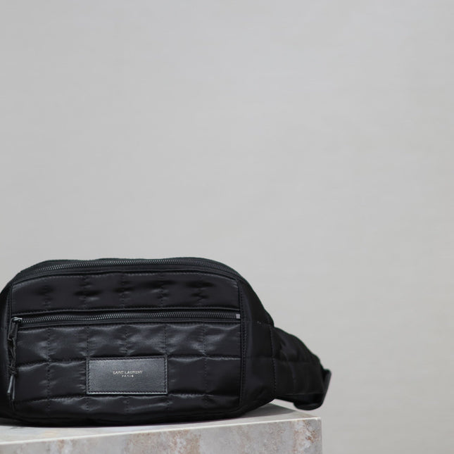 CROSSBODY BAG 24 IN BLACK PLAID NYLON