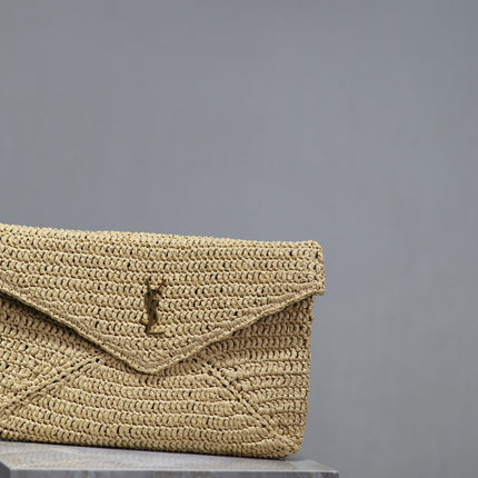 ENVELOPE CLUTCH 29 IN BEIGE RAFFIA